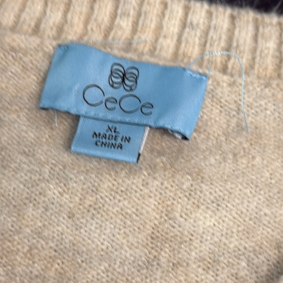 CeCe Cream V-Neck Sweater Soft Knit - Picture 2 of 7